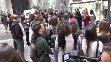 Omagiere emoționantă: Peste 100 de tineri, studenți ai Universității din Italia, au păstrat un moment de tăcere pentru Tullia Ciotola. Tânăra a murit în incendiul din Colectiv (VIDEO)
