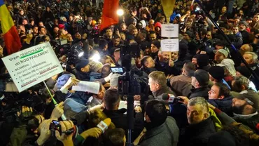 Protestatar: Nu asistăm la nimic altceva decât la un nou troc politic. Domnul Iohannis ne-a aruncat praf în ochi. Ne aruncă acum o nouă consultare cu partidele politice (VIDEO)