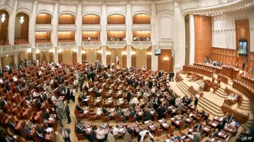 Comisia juridică: Consilierii locali județeni care au schimbat partidul în baza OUG 55/2014 își pierd mandatele, iar primarii și șefii de CJ revin la partidul de la care au plecat