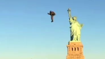 Un australian a făcut ocolul Statuii Libertății cu un jetpack (VIDEO)