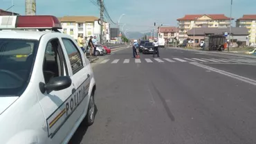 Alba Iulia: Un șofer a vrut să scape basma curată după ce a trecut pe culoarea roșie la semafor și i-a cedat locul pasagerului din dreapta, în timp ce el a sărit pe banchetă