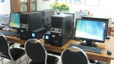 Comunele din Vâlcea rămân fără calculatoarele primite de la fundația lui Bill Gates pentru că nu le-au folosit