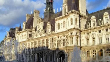 Atacurile teroriste de la Paris: Școlile, muzeele, bibliotecile, sălile de gimnastică, piscinele și piețele alimentare vor rămâne toate închise