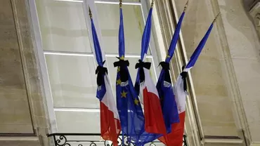 Francois Hollande a decretat trei zile de doliu național în Franța în urma atentatelor sângeroase de al Paris