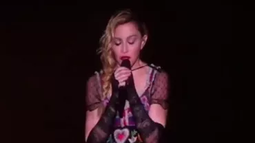 Madonna, omagiu victimelor din Paris într-un concert emoționant. Cântăreața a plâns în timp ce cânta "La vie en rose" (VIDEO)