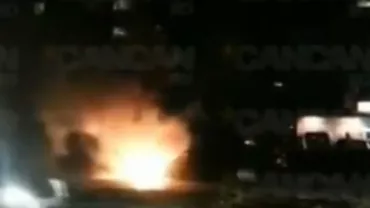 O mașină de lux a luat foc în mers, în sectorul 2 al Capitalei (VIDEO)