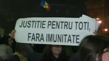 "Un guvern bâlbâit. Cu multe gafe. Un guvern mult prea de imagine". Ce spun protestatarii despre Cabinetul Cioloș (VIDEO)