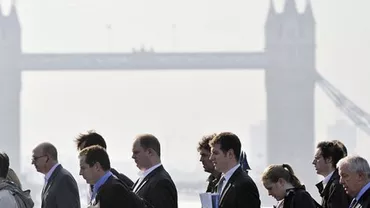 Marea Britanie: Angajații din sectorul public, mai bine plătiți decât cei din privat. Femeile câștigă, în medie, cu 100 de lire sterline mai puțin decât bărbații