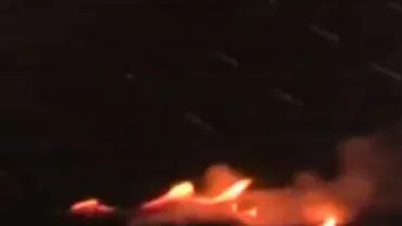 Timișoara: Trotuar în flăcări din cauza unor cabluri îngropate în pământ (VIDEO)