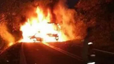 Mexic: 21 de morți în urma unui accident auto dintre o mașină și un autocar. Cel din urmă a luat foc în urma ciocnirii