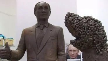 Rusia: Vladimir Putin va avea o statuie din ciocolată la o expoziție. Președitele rus este reprezentat alături câinele său