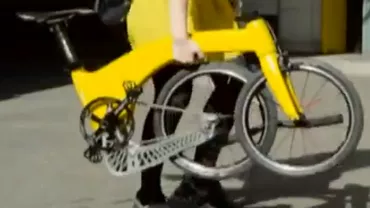 Londra: Doi români au făcut cea mai uşoară bicicletă pliabilă din lume (VIDEO)