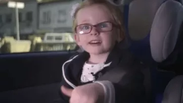 După spotul cu Van Damme, Volvo a lansat o nouă reclamă spectaculoasă: O fetiţă de 4 ani controlează un camion de mare tonaj cu ajutorul unei telecomenzi (VIDEO)