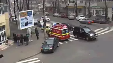 Brăila: Bătrână izbită pe trecerea de pietoni în timp ce traversa pe roșu (VIDEO)