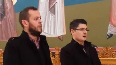 Colindul „Vin colindători”, intepretat de un avocat şi de un IT-ist, a ajuns viral: „Am murit degeaba, ce-aţi făcut din ţară/Tot în frig şi foame, tot cu mâini întinse” (VIDEO)