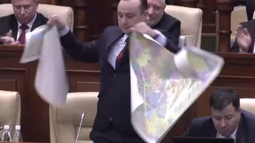 Harta României Mari a fost ruptă ostentativ în Parlamentul Republicii Moldova (VIDEO)