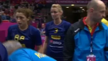 Handbal feminin: Tomas Ryde, antrenorul româncelor, a cerut time-out în timpul meciului cu Norvegia, dar nu le-a spus nimic fetelor