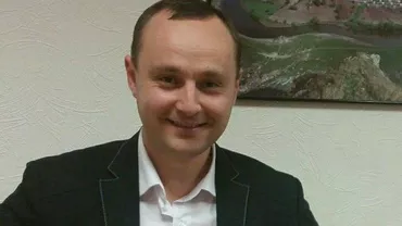Un internaut, atac la adresa lui Vlad Batrîncea, politicianul care a rupt harta României Mari: "Deputatul extremist din PSRM, care ziua rupe hărți românești, iar seara aruncă saluturi naziste" (FOTO)