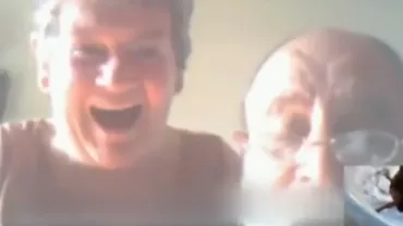 Un irlandez și-a contactat părinții pe Skype chiar când sărea cu paraşuta dintr-un avion (VIDEO)