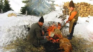 Ignatul, tradiţie pe cale de dispariţie: Oamenii nu mai pun preţ pe preparatele culinare din porc pentru masa de Crăciun, ci preferă friptura de curcan, gâscă sau raţă