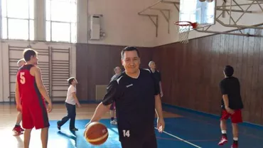"După 7 luni de pauză am fost din nou pe teren": Victor Ponta a revenit în sala de baschet (FOTO)