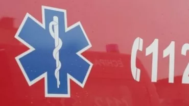 Râmnicu Sărat: Șase persoane au fost rănite după ce microbuzul în care se aflau s-a izbit violent de un pom