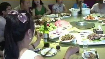Viceprimarul orașului Shanghai, certat pentru că a participat la un banchet