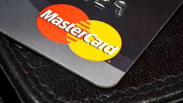 Mastercard: Românii scot mai mulți bani de pe card, față de polonezi, deși diferența dintre salarii e aproape dublă