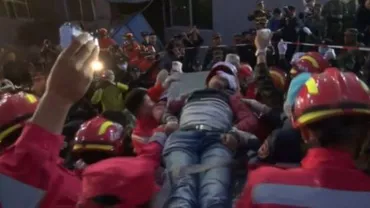 China: Tânăr de 19 ani, scos de sub dărâmături după alunecările de teren din sudul țării (FOTO)