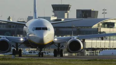 UPDATE: Italia - 130 de români protestează pe aeroportul din Pisa după ce li s-a anulat zborul, iar ei nu au fost anunțați / Reacția WizzAir