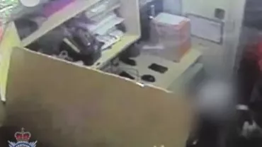 Anglia: Un bărbat a jefuit un restaurant KFC îmbrăcat în Moș Crăciun (VIDEO)