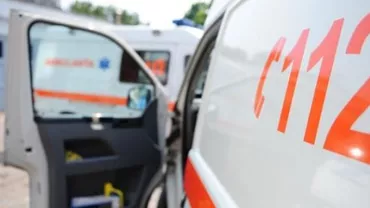 Pitești: Un polițist a fost lovit în timp ce dirija traficul. Bărbatul a fost transportat la Spitalul Județean pentru investigații (VIDEO)