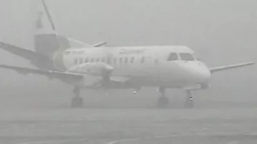 Sibiu: Din cauza ceții dense, traficul aerian a fost redirecționat