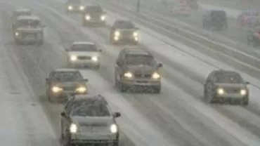 Mehedinți: Au fost demarate acțiuni pentru combaterea formării poleiului pe patru sectoare ale unor drumuri naționale