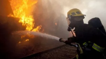 Argeș: Incendiu la o casă din comuna Bascov, unde pompierii au stins focul după aproape două ore