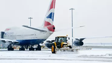 Traficul aerian se desfășoară în condiții de iarnă: Niciun zbor nu a fost anulat pe aeroportul Heri Coandă din București, dar pot exista întârzieri