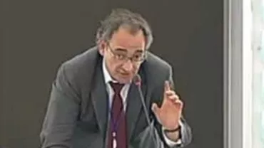 "Să nu începem anul cu gânduri negre. Să-l începem fără speranţă". Traian Ungureanu: Să nu-i mai căinăm pe alţii doar ca să chiulim de la priveghiul de acasă