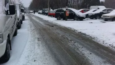 Craiova: Societatea de Salubritate a fost amendată pentru că nu a curățat carosabilul de zăpadă și a pus în pericol traficul