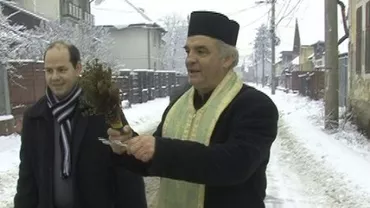 Biserica a început strângerea de semnături pentru modificarea Constituției României: Preoții, trimiși pe teren pentru a convinge enoriașii (FOTO)