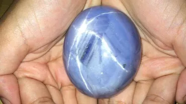 Cel mai mare safir albastru stea din lume a fost descoperit în Sri Lanka (FOTO)