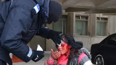 Imagini șocante la Satu Mare: Și-a înjunghiat concubina în față cu un cuter și o șurubelniță (FOTO)