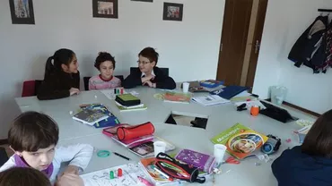 Studiu: Limbile străine, în topul preferințelor părinților ca programe extrașcolare pentru copii