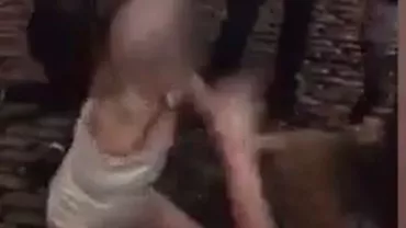 Mare Britanie: Bătaie între două femei care s-a lăsat cu dezvăluirea părților intime (VIDEO)