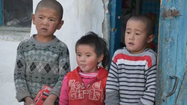 Tadjikistan: Parlamentarii vor elabora o listă cu 10.000 de prenume din care viitorii părinți vor fi nevoiți să aleagă cum să își numească micuțul, pentru a se evita numele ciudate