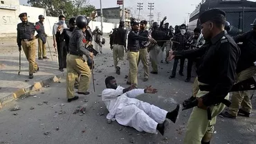 Pakistan: 15 persoane au murit, după ce talibanii au atacat un centru de vaccinare anti-polio