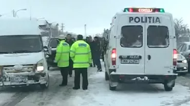 Scandal pe DN2: Șoferii blocați în trafic au acuzat autoritățile că au închis drumuri pe care se putea circula (VIDEO)