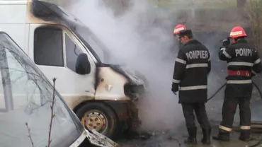 O autoutilitară a luat foc la Suceava. Incendiul a izbucnit în timpul montării unui contor de gaze