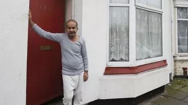 Solicitanții de azil din Middlesbrough suferă abuzuri după ce ușile din fața casei le-au fost vopsite în roșu