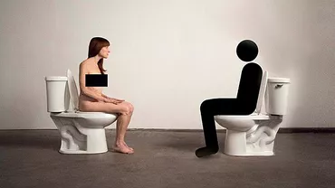 New York: O artistă va sta timp de două zile goală pe un WC în galeria Christopher Stout, în semn de protest față de „prostiile” din lumea artei (FOTO)