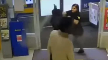 O casieră din Finlanda a bătut doi refugiați care încercau să jefuiască un supermarket (VIDEO)
